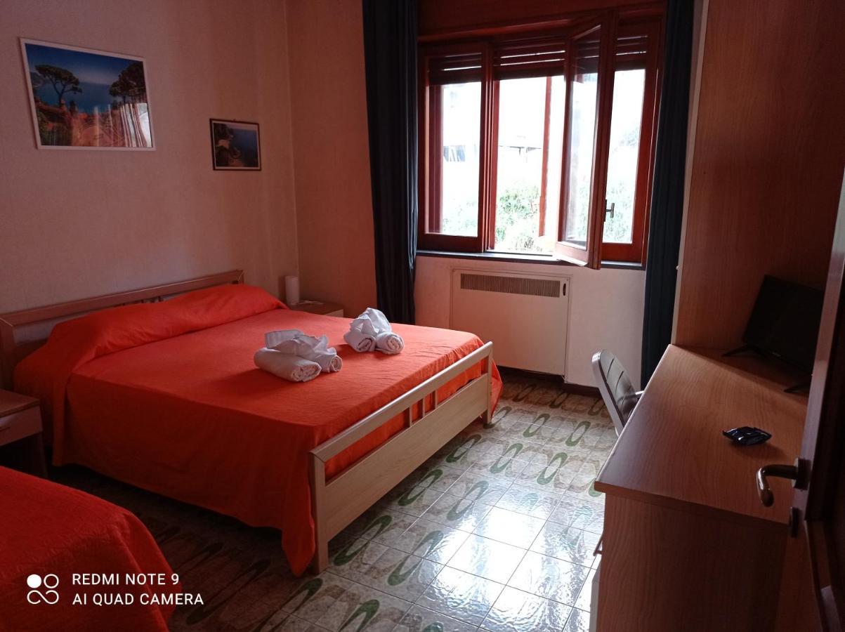 Le ginestre Bed and Breakfast Salerno Esterno foto